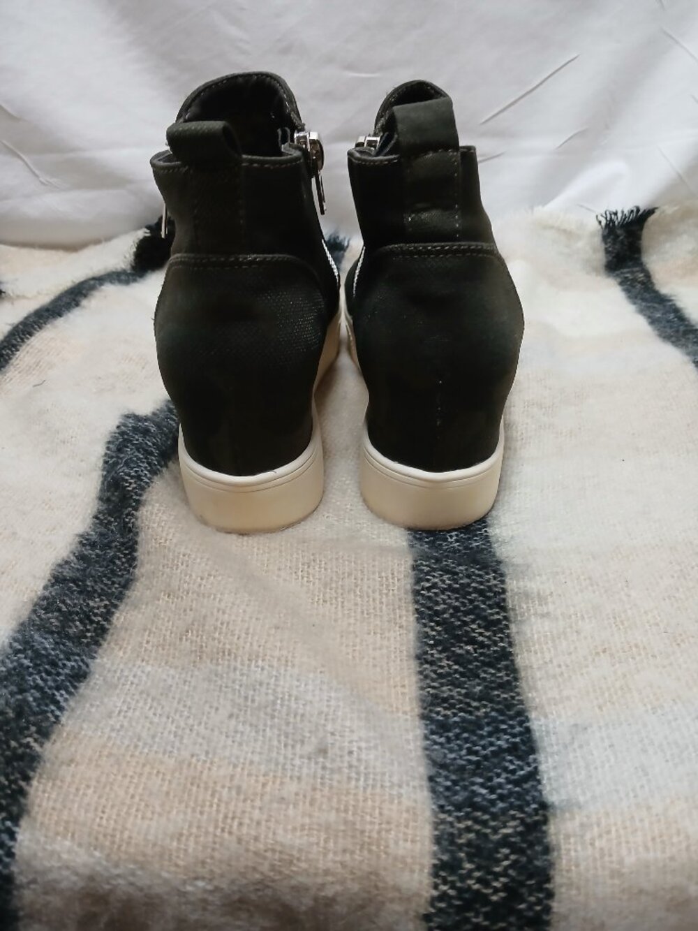 Steve Madden Camo High‑Top Zip Sneakers • Women’s 7.5 - Picture 3 of 7